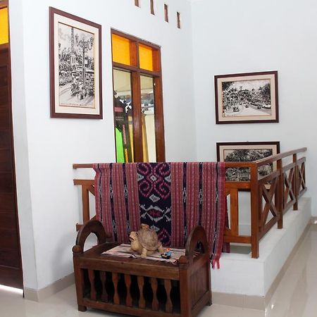 Griya Kedasih Guesthouse ยอกยาการ์ตา ภายนอก รูปภาพ