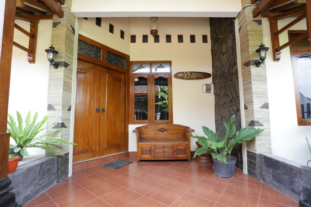 Griya Kedasih Guesthouse ยอกยาการ์ตา ภายนอก รูปภาพ