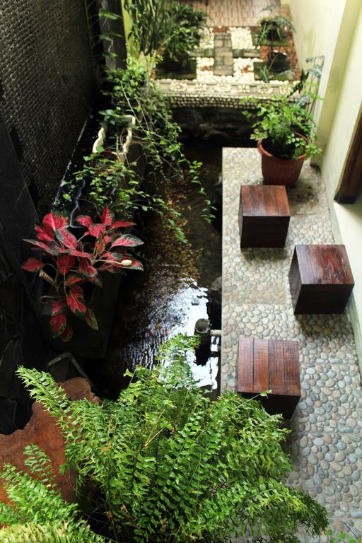 Griya Kedasih Guesthouse ยอกยาการ์ตา ภายนอก รูปภาพ